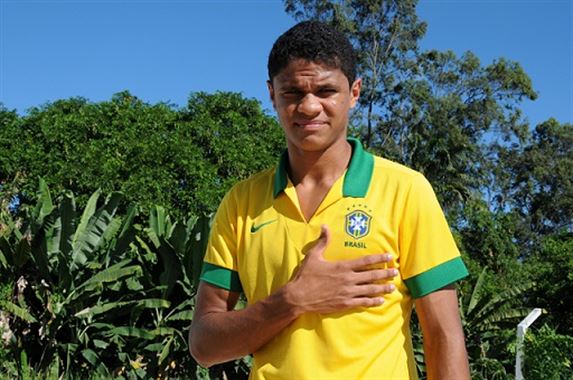 El brasileño Douglas Santos ficha por el Granada CF hasta 2018