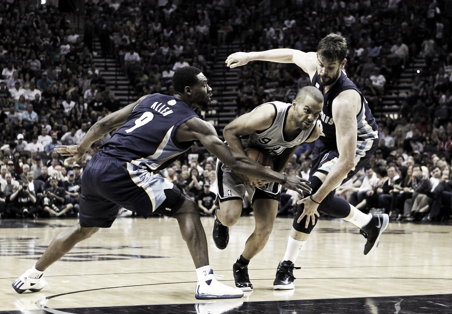 Duncan&Parker, ancora loro: Spurs sul 2-0