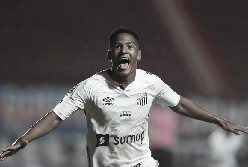 Autor do terceiro gol do Santos, Ângelo se torna jogador mais jovem a marcar na Libertadores