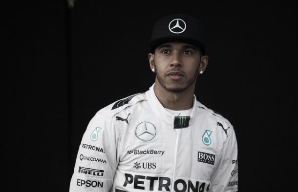 Hamilton elogia fiabilidade da Mercedes
