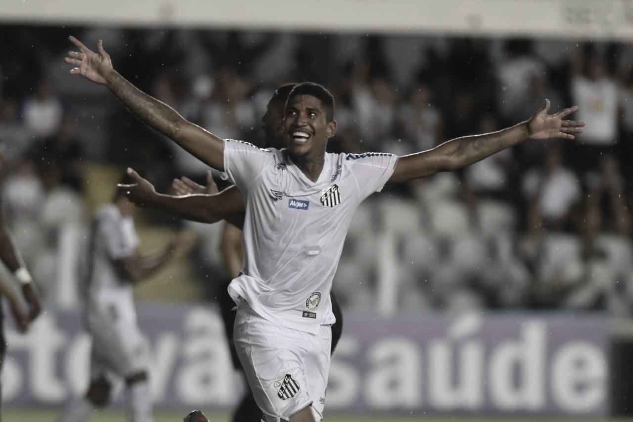 Com dois gols de Raniel, Santos derrota Inter de Limeira e assume liderança do grupo A 