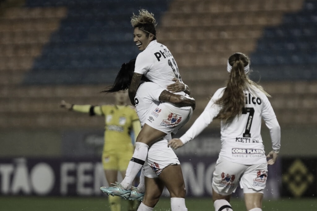 Histórico! Cristiane marca cinco vezes e ultrapassa os 100 gols com a camisa do Santos