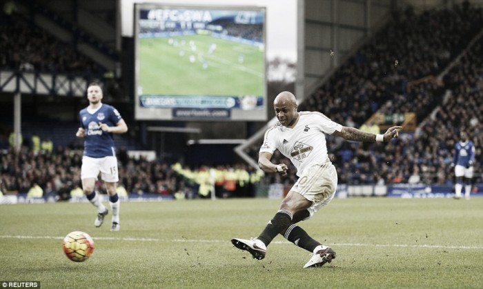 Everton 1-2 Swansea City: Ayew and Sigurdsson seal vital win