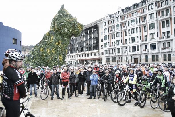 Bilbao acoge una concentración en favor de los derechos de los ciclistas