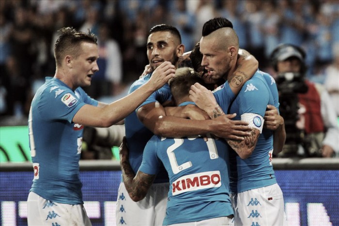 Napoli vence Chievo com gols no primeiro tempo e segue na caça à liderança