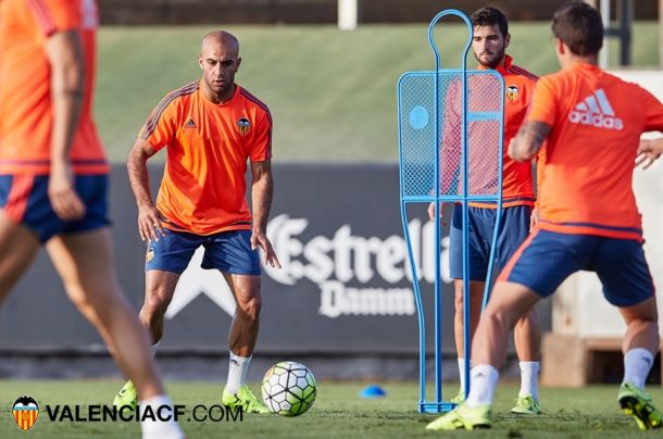 Abdennour completa su primer entrenamiento con el Valencia