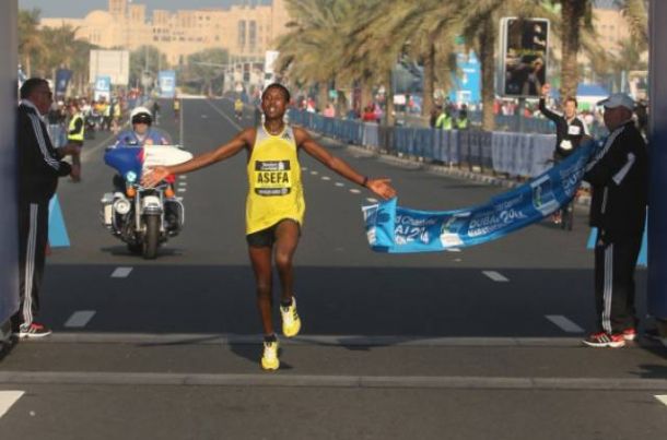 Tsegaye Mekonnen: victoria y récord del mundo junior en el maratón de Dubai