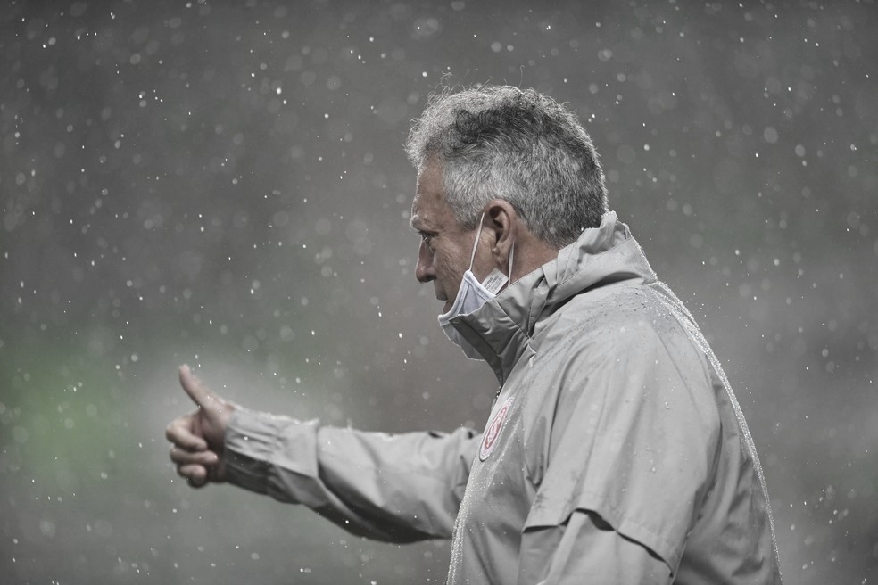 Abel Braga diz que experiência era mais importante que tática contra América-MG Abel Braga diz que experiência era mais importante que tática contra América-MG