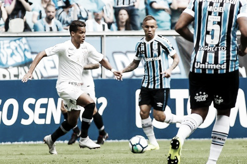 Em jogo morno, Grêmio bate o Corinthians e termina no G-4