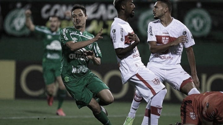 CRB busca empate no segundo tempo, mas Chapecoense vence CRB busca empate no segundo tempo, mas Chapecoense vence