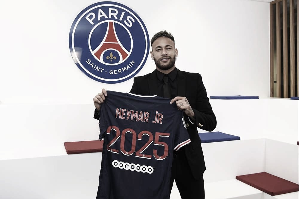 Paris Saint-Germain oficializa renovação contratual de Neymar
