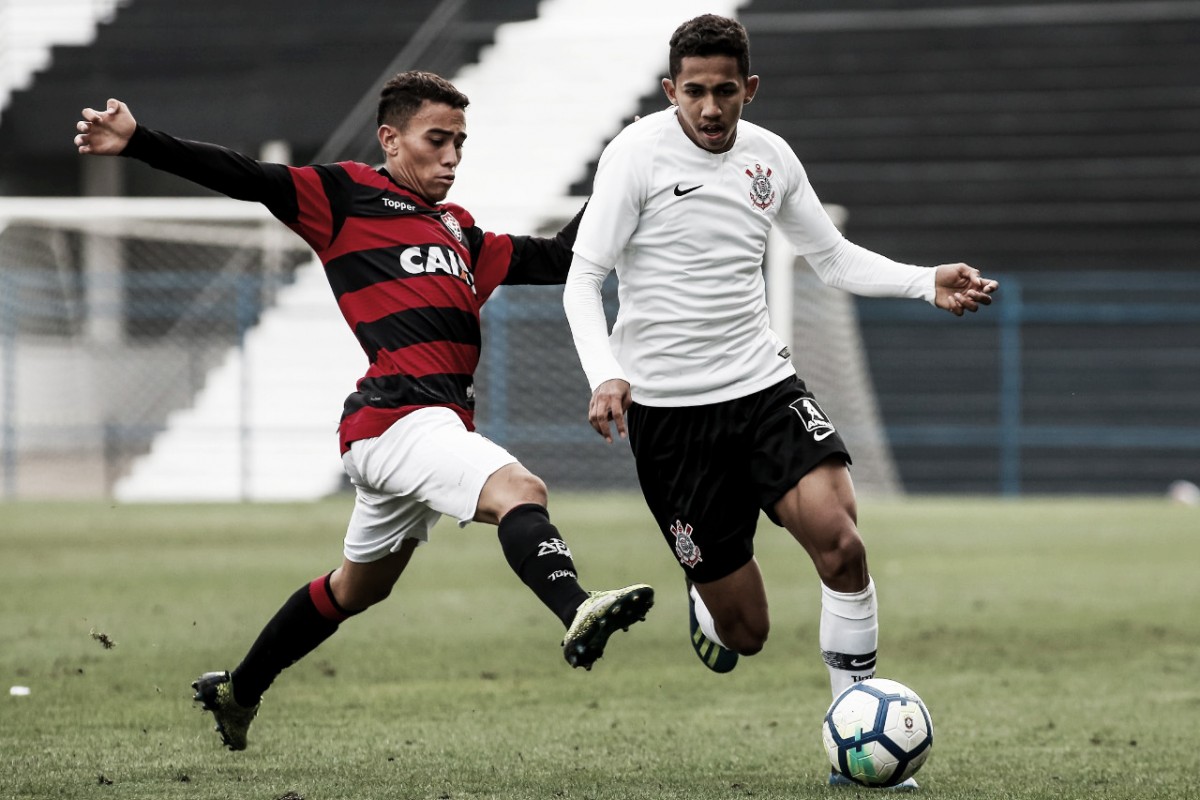 Com um gol pra cada lado, Corinthians e Vitória ficam no empate no Brasileiro sub-20 Com um gol pra cada lado, Corinthians e Vitória ficam no empate no Brasileiro sub-20