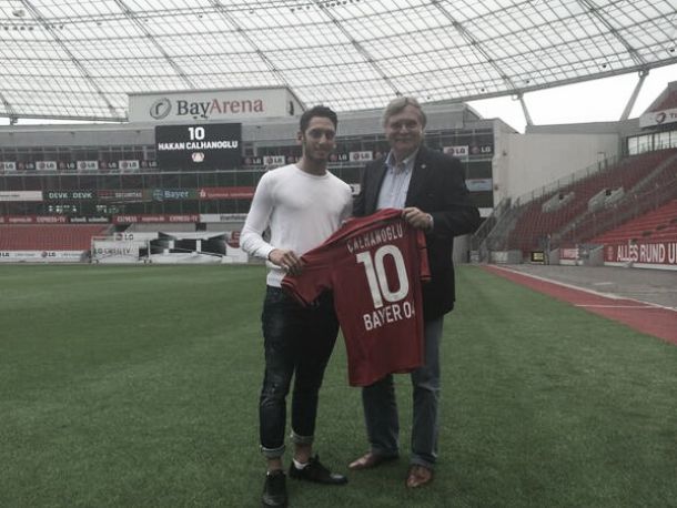 Hakan Calhanoglu firma con el Bayer Leverkusen hasta 2019