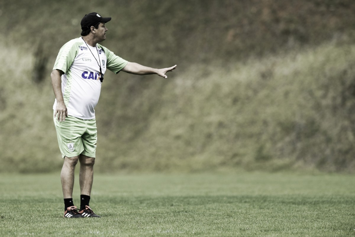 Com o retorno de Ruy, Adilson Batista comanda treino do América-MG visando o Fluminense Com o retorno de Ruy, Adilson Batista comanda treino do América-MG visando o Fluminense