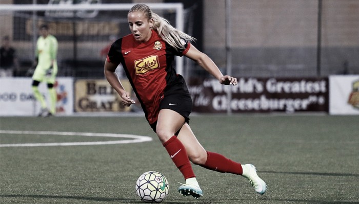 Boston Breakers sign Adriana Leon