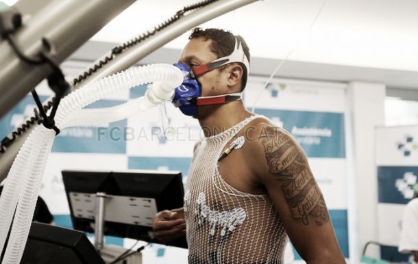 Adriano sofre distúrbio cardíaco e é afastado do Barcelona