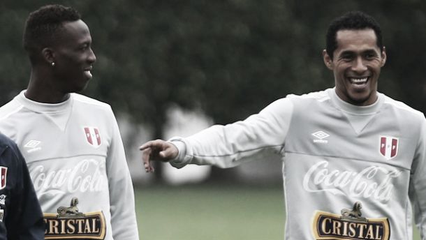 Luis Advíncula regresó a los entrenamientos de la Selección Peruana