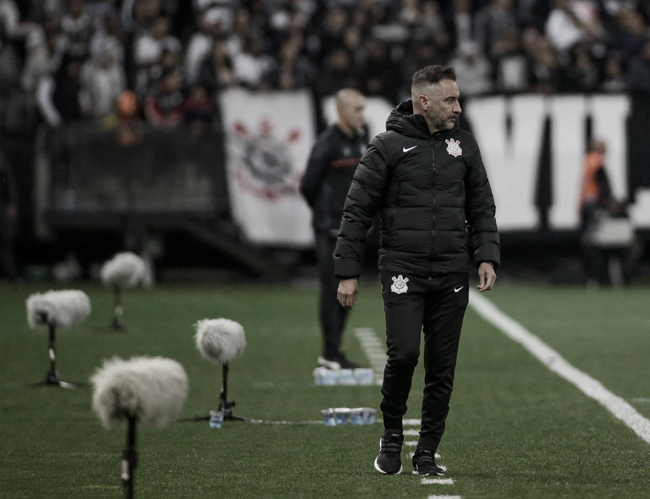 Vitor Pereira elogia partida de Fagner e reforça desejo de ficar