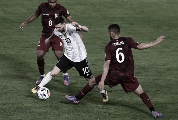 Com direito a golaço de Di María, Argentina vence Venezuela em Buenos Aires