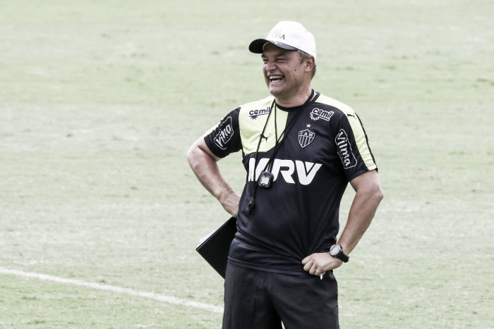 Aguirre admite possibilidade do Atlético-MG contratar mais um estrangeiro para 2016