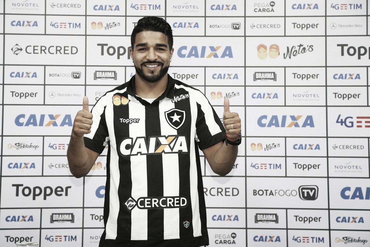 Preparador físico do Botafogo prega cautela quanto à estreia de Aguirre