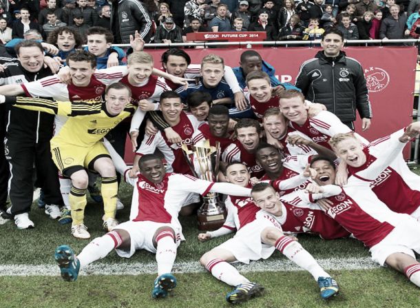 Ajax vence Liverpool e é campeão da AEGON Cup; Corinthians fica com sétima colocação