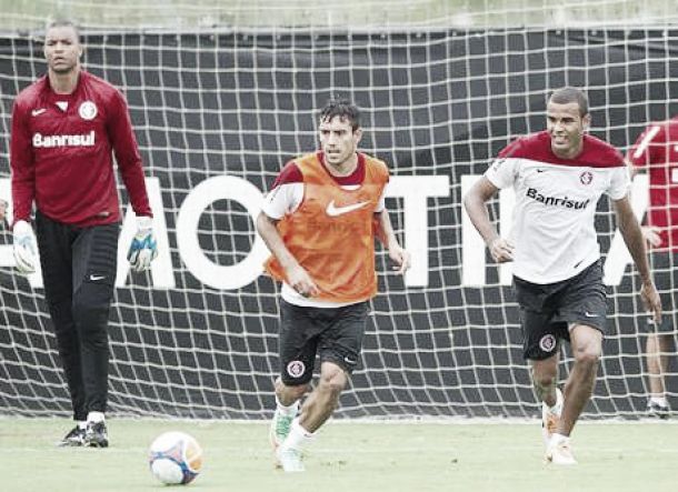 Atlético-PR acerta empréstimo de lateral-esquerdo Alan Ruschel junto ao Internacional