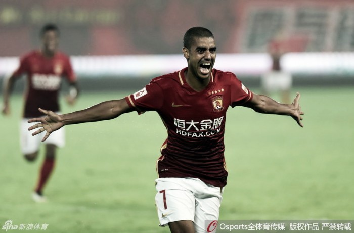Alan marca dois, Guangzhou Evergrande vence e retoma liderança na Liga Chinesa