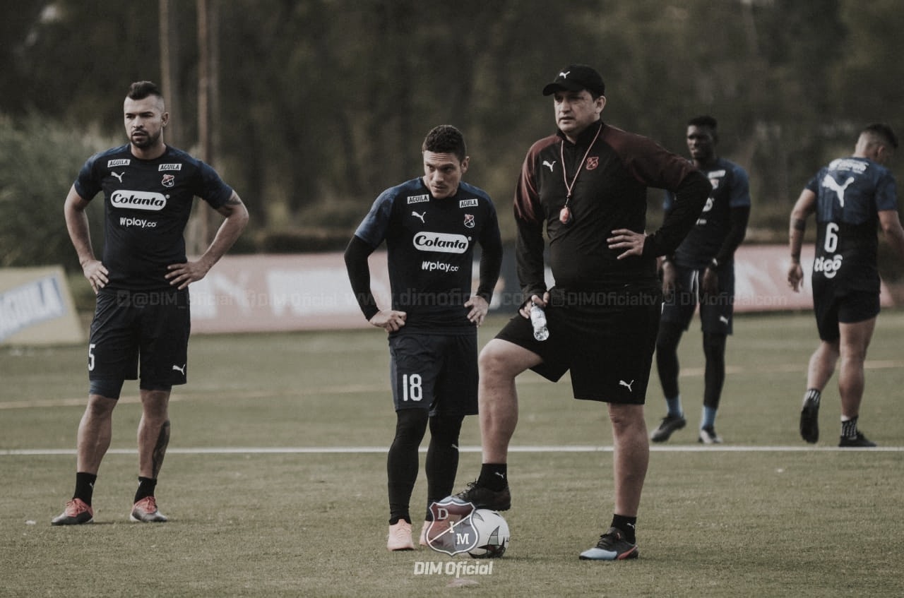 Aldo Bobadilla: "Tenemos
una mezcla de gente joven y de experiencia que lleva al equipo con ellos" Aldo Bobadilla: "Tenemos
una mezcla de gente joven y de experiencia que lleva al equipo con ellos"