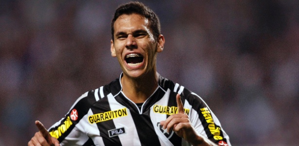 Após empréstimos, atacante Alex está de volta ao Botafogo Após empréstimos, atacante Alex está de volta ao Botafogo