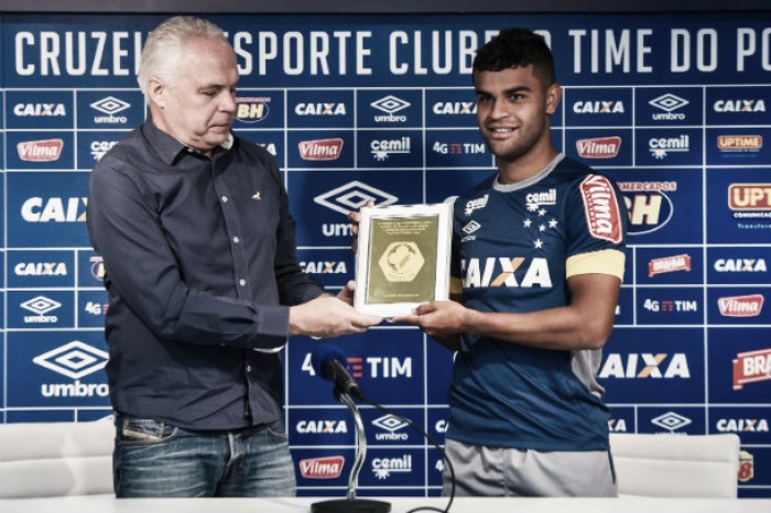 Alisson celebra saída do DM recebe homenagem por gol na Primeira Liga Alisson celebra saída do DM recebe homenagem por gol na Primeira Liga