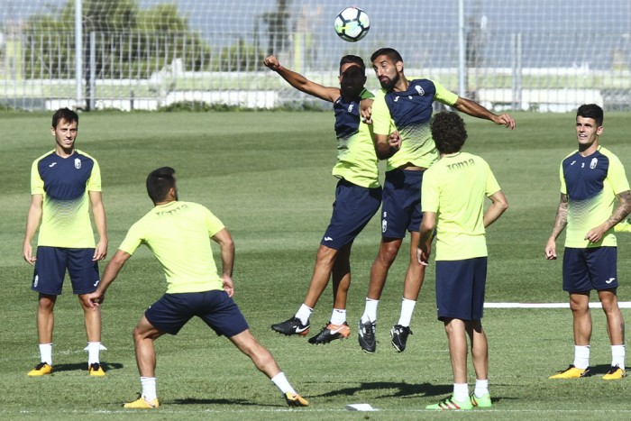 Tres entrenamientos para el Granada CF antes de recibir al Barcelona 'B' Tres entrenamientos para el Granada CF antes de recibir al Barcelona 'B'