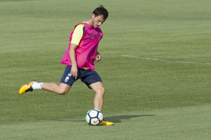 Espinosa, ausente en el entrenamiento del Granada CF