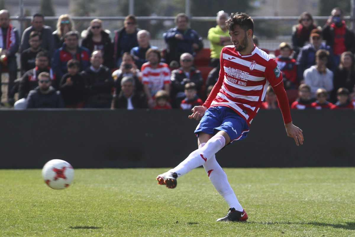 José Antonio González renueva por dos temporadas con el Granada CF