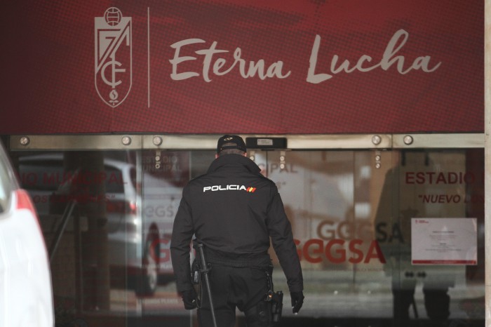 La Policía registra la sede del Granada.