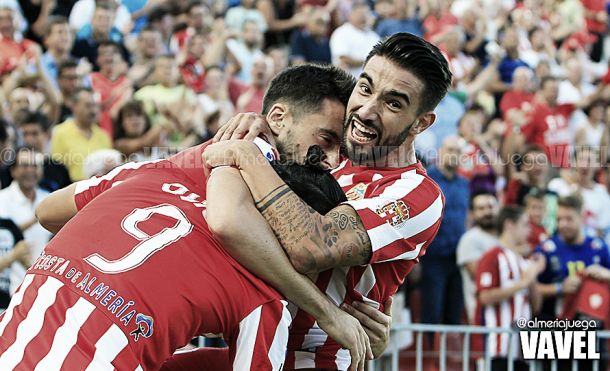 Tres goles y tres puntos en el estreno del Almería en Liga