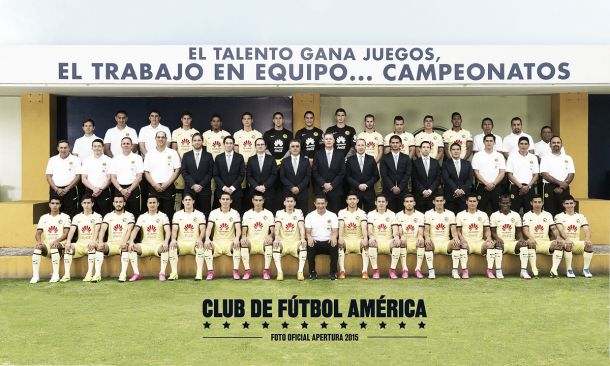 Fina y ordinaria foto oficial del América para el Apertura 2015
