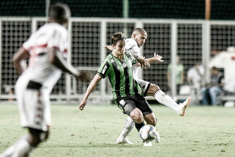 Melhor visitante da Série B, América-MG encara desesperado Botafogo-SP 