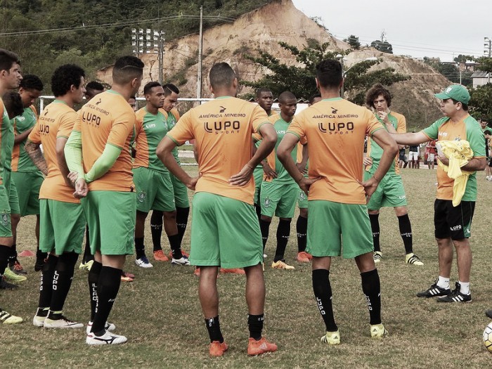 Técnico Enderson Moreira busca substituto para Osman contra o Sport Técnico Enderson Moreira busca substituto para Osman contra o Sport