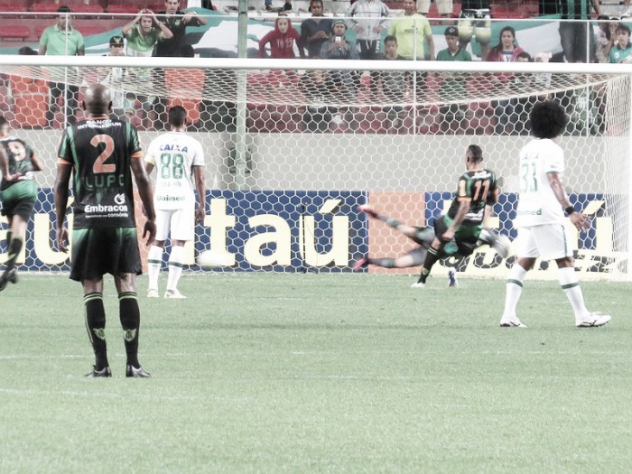 De virada e com gol contra no fim, Chapecoense bate América-MG no Independência