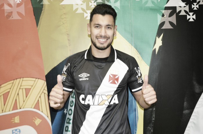 Especulado no Botafogo, Andrés Rios é anunciado no Vasco