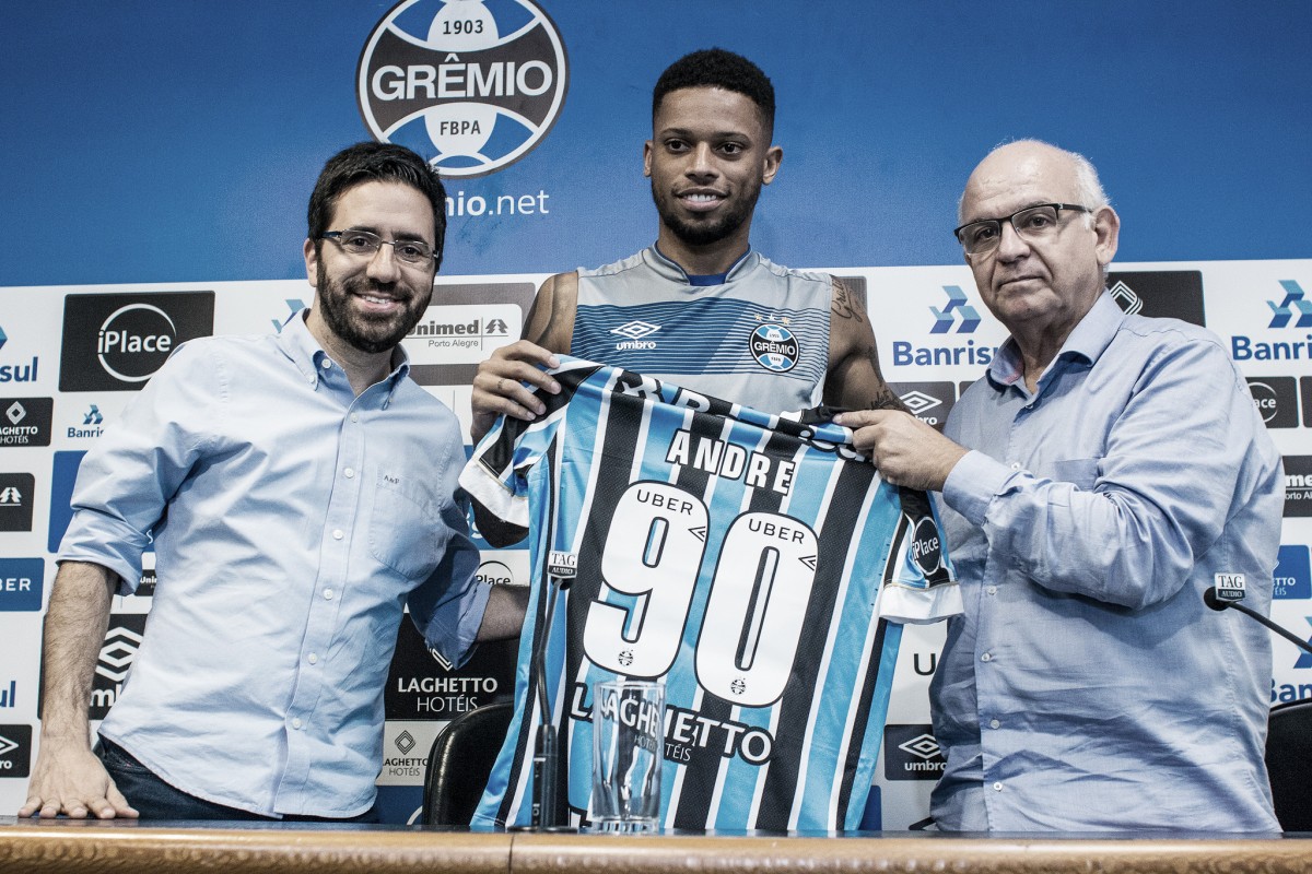 Após longa negociação, centroavante André finalmente é apresentado pelo Grêmio