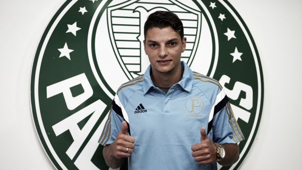 Destaque da Série B, Andrei Girotto assina contrato com o Palmeiras