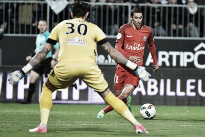 PSG sofre, mas vence Angers com dois gols de Di María e cola no líder Monaco