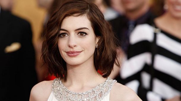 Anne Hathaway acepta no encajar en papeles jóvenes