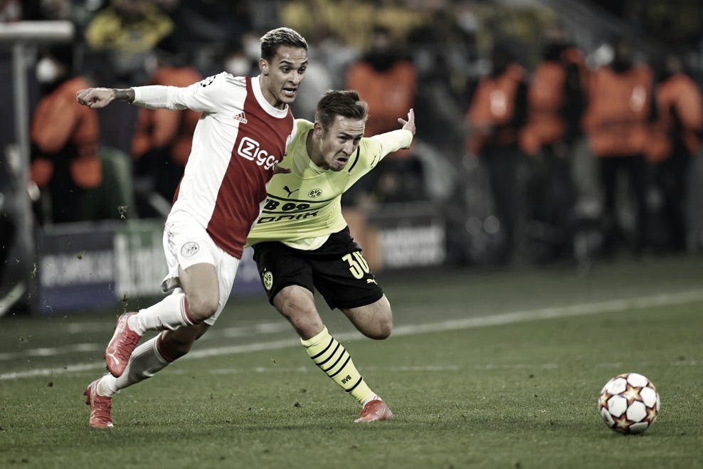 Ajax vira para cima do Borussia Dortmund e segue 100% na Champions League