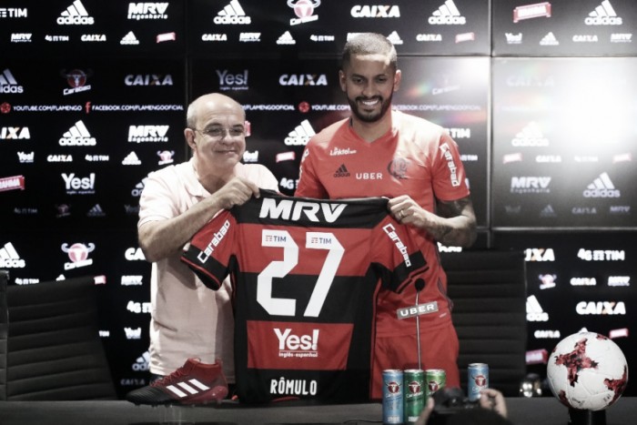 Rômulo se emociona em apresentação no Flamengo: "Espero dar alegria ao torcedor"