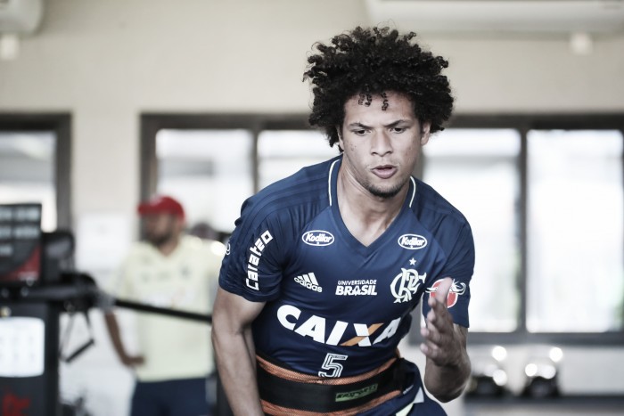 De volta? Willian Arão retorna às atividades normais e anima Flamengo