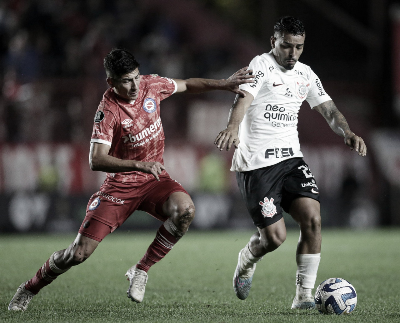 Corinthians fica no empate diante do Argentinos Jrs e embola grupo E na Libertadores