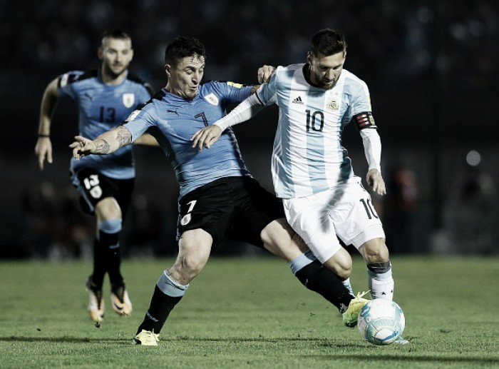 Em jogo marcado por muitas faltas, Uruguai e Argentina não saem do zero pelas Eliminatórias Em jogo marcado por muitas faltas, Uruguai e Argentina não saem do zero pelas Eliminatórias
